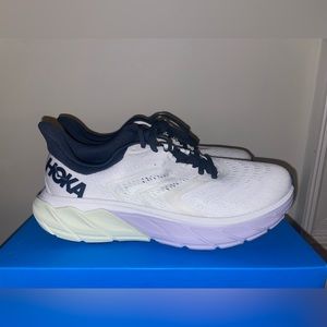 NWT - HOKA Running Shoes- Arahi 5